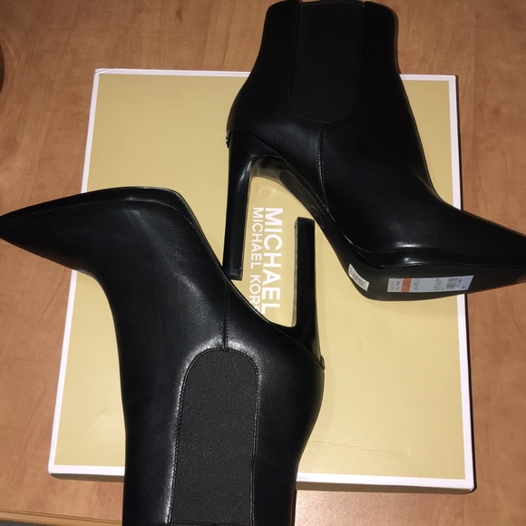 NEW Michael Kors Leather Brielle Bootie size 9 - Picture 4 of 10